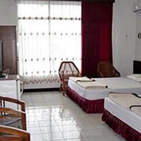 Hotel Santosa Malang Exterior photo