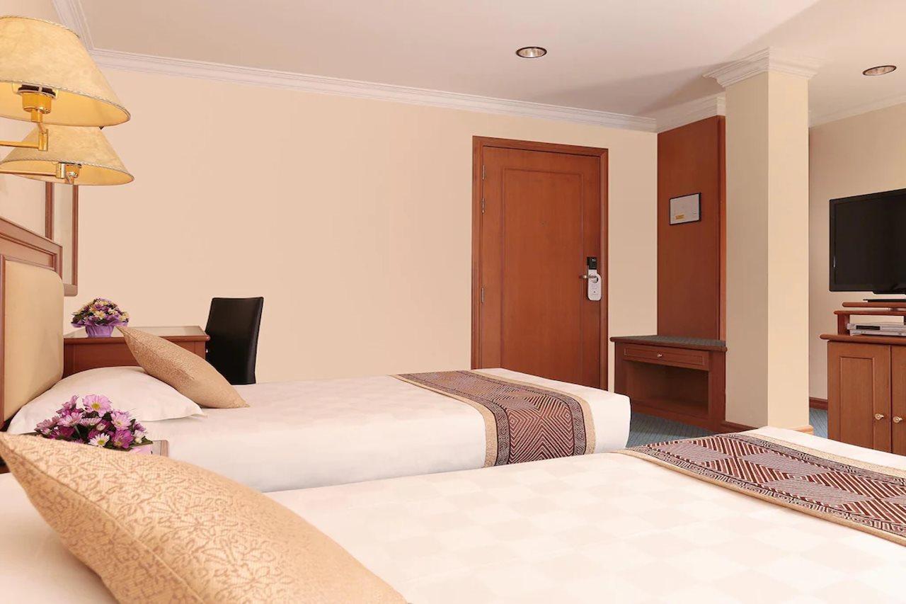 Hotel Santosa Malang Exterior photo