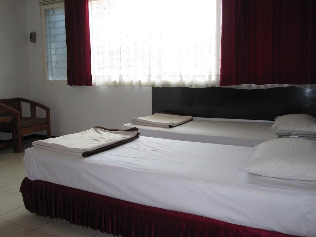 Hotel Santosa Malang Room photo